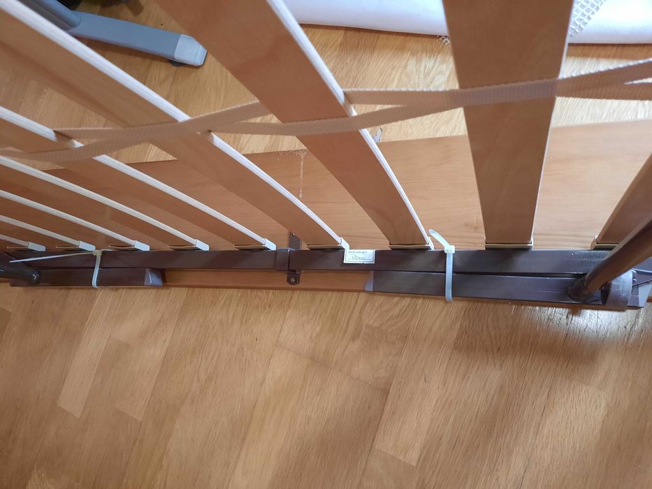 Duas camas individuais em muito bom estado