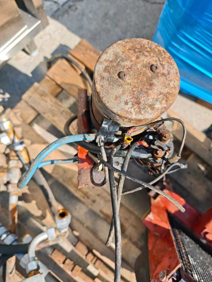Kompletny zestaw kipra z pompą 12V i rozdzielaczem – Multicar / Unimog