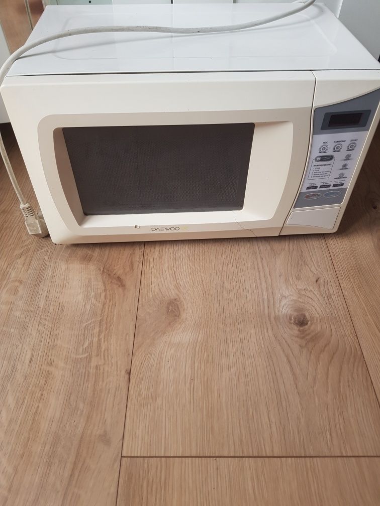 Kuchenka mikrofalowa marki Daewoo Model KOR-6L0B