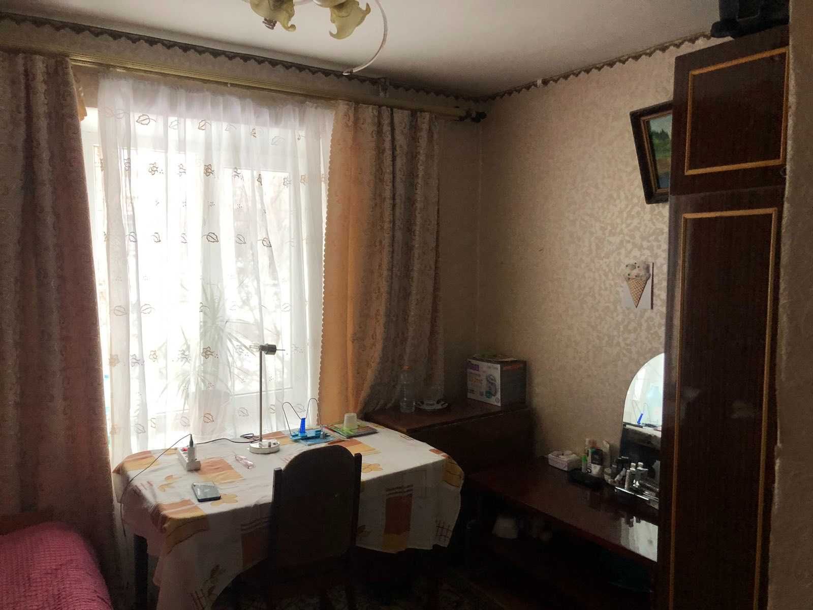 Продам 3-кімнатну квартиру по вул. Болгарська ( Константиновича )