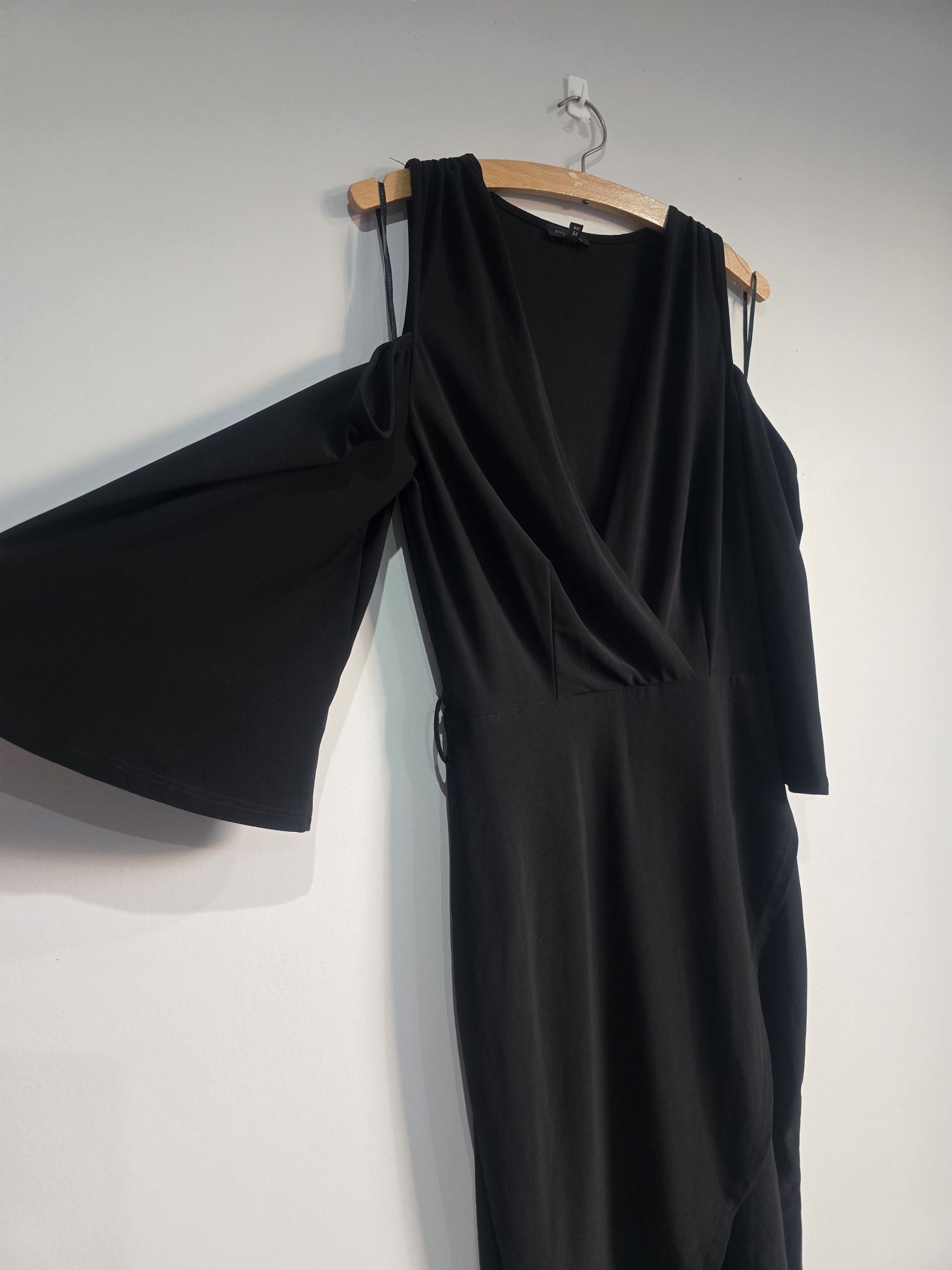 Czarna sukienka 34 xs River Island