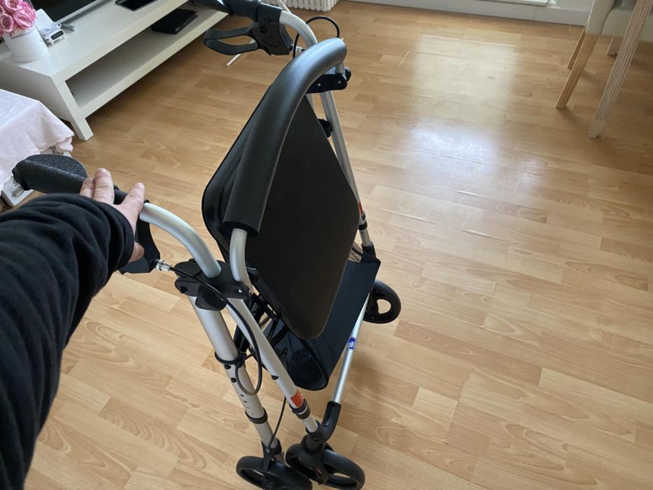 Balkonik rehabilitacyjny z siedziskiem
https://reharent.pl/