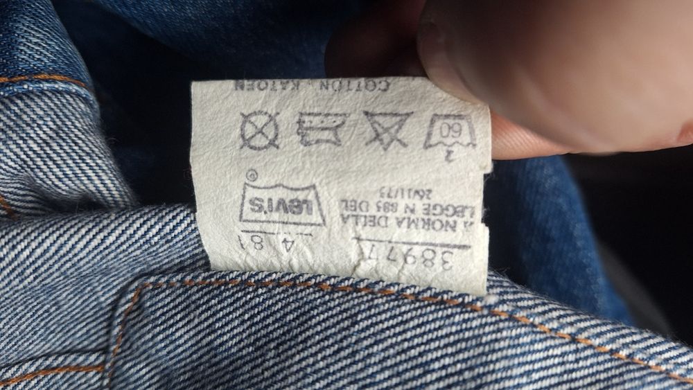 Джинсовая жилетка Levi's. Orange tab