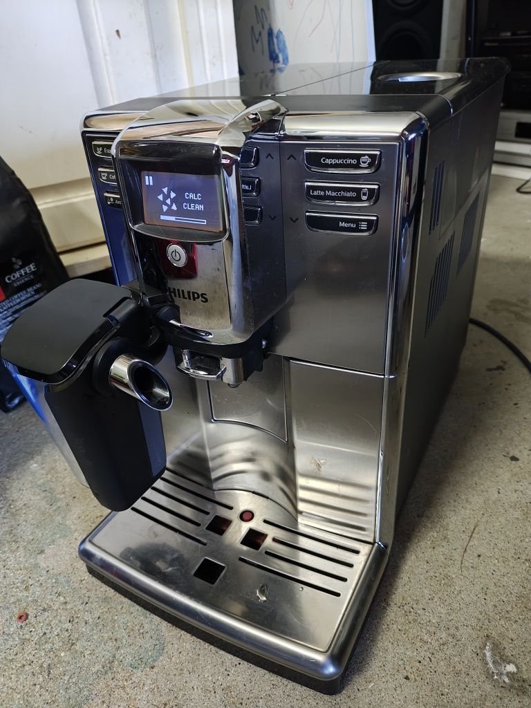 Ekspres do kawy PHILIPS latte go z systemem mleka