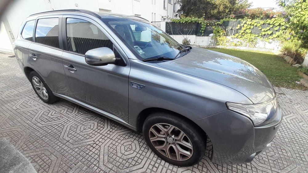 Mitsubishi Outlander P-HEV 2.0 Instyle Navi 4X4, Cx. A., 203 CV