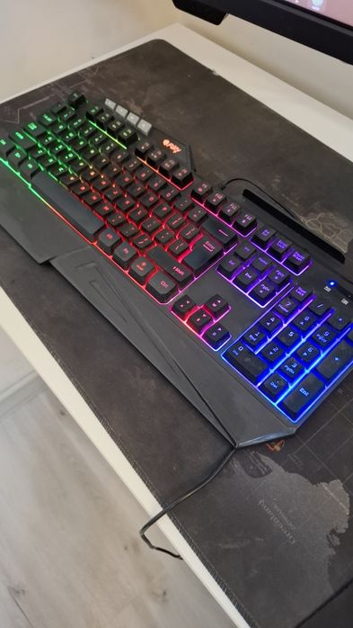 Klawiatura dla gracza Fury Skyrider świecącą duża