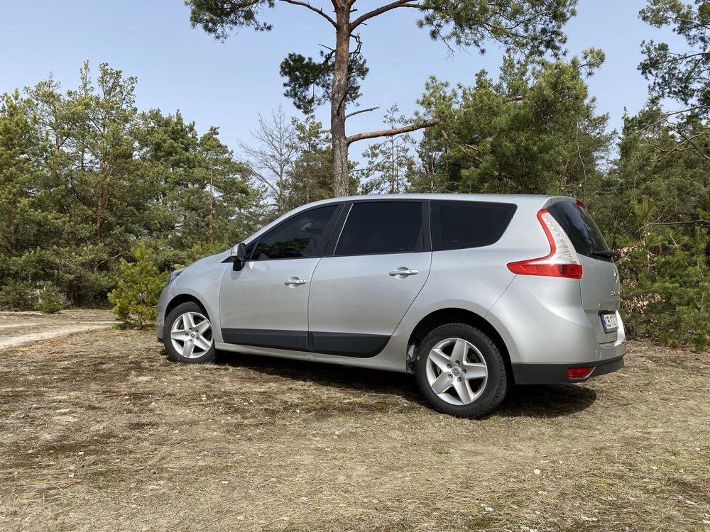 Renault Grand Scenic III 1.5 dCi (110к.с.) 2012р