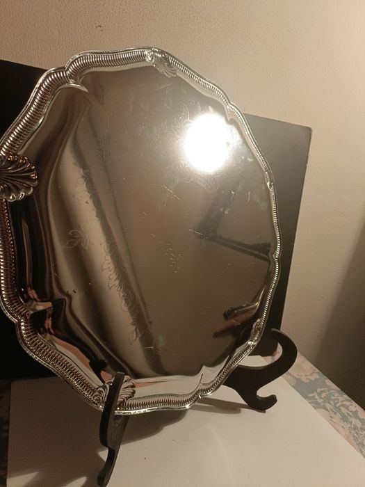 Bandeja prateada decorativa