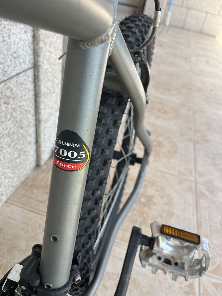 Bicicleta btt ( DS )