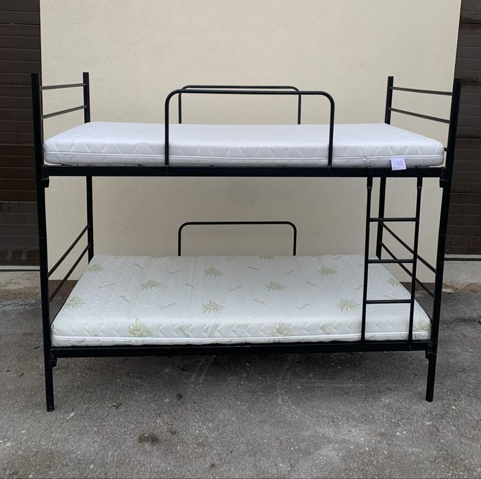 Łóżko piętrowe z materacami