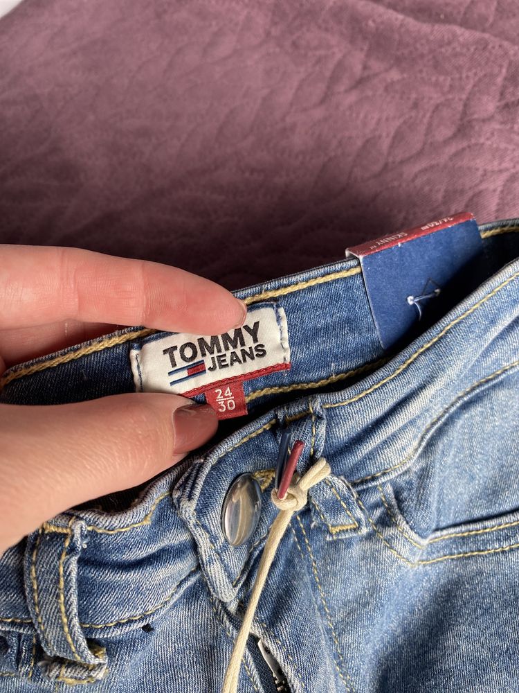 Spodnie jeansowe damskie Tommy Jeans 34/30