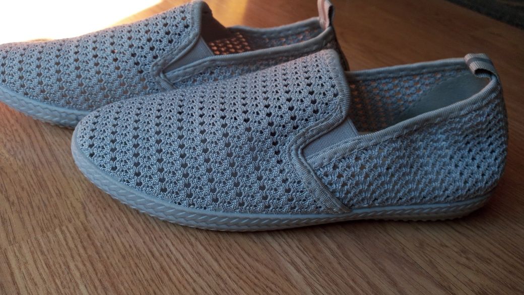 Popielate buty siateczkowe rozmiar 40