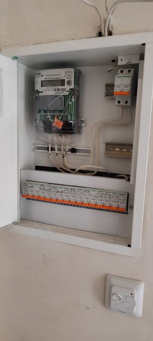 2 ком. квартира , Титова, Строителей, ремонт. 40000 $ vv