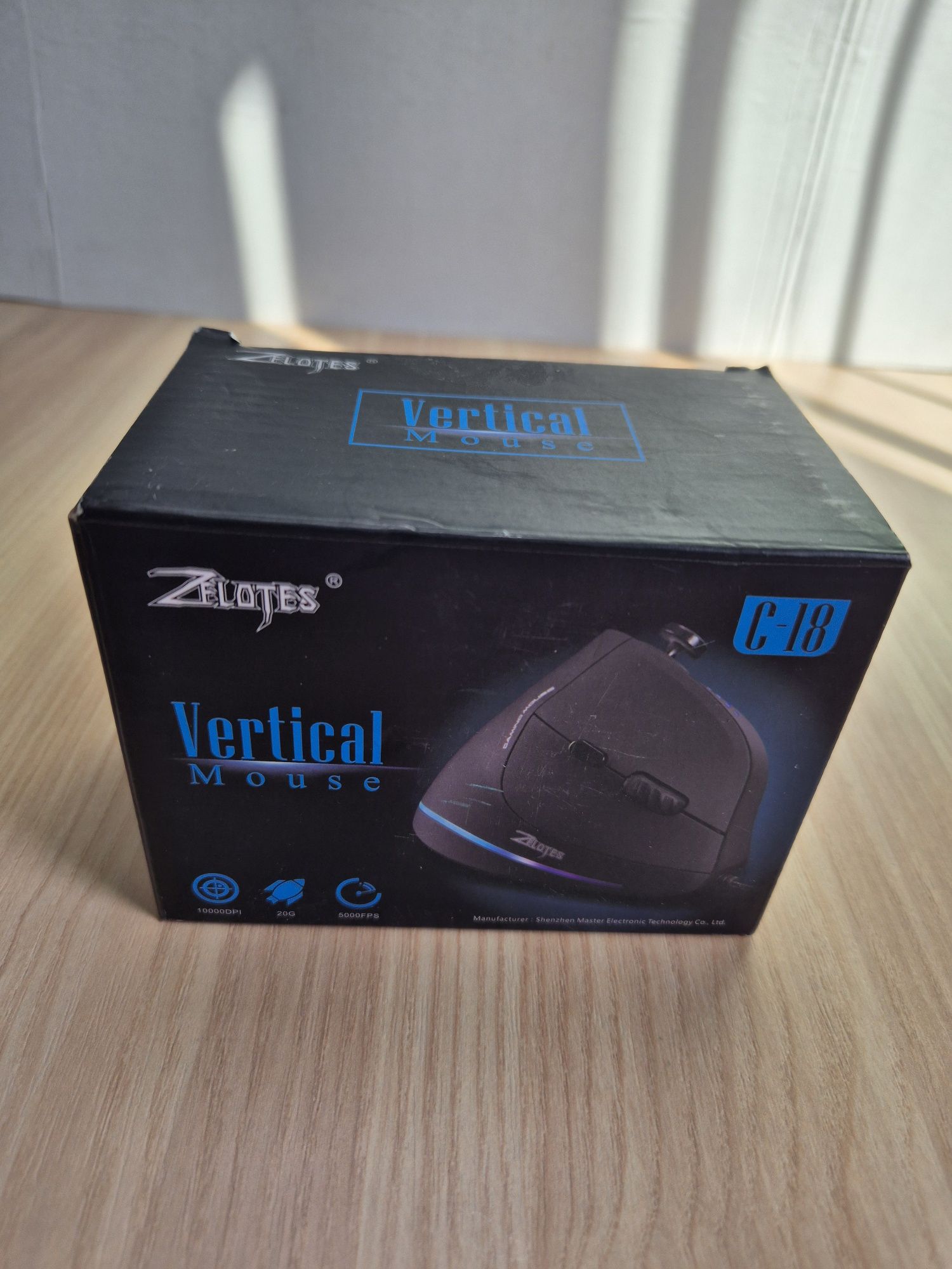 Zelotes C18 вертикальна провідна мишка з ергономічним джойстиком, RGB