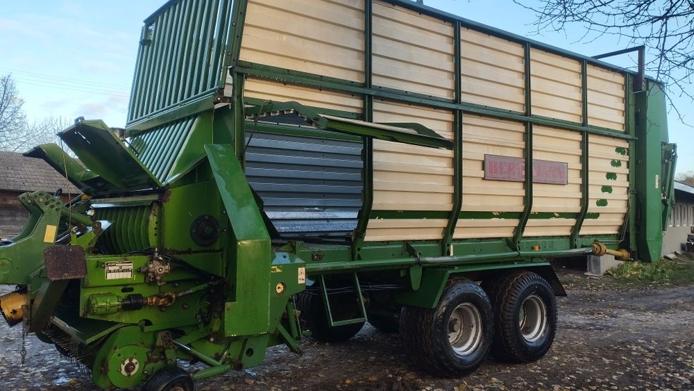 Przyczepa samozbierająca