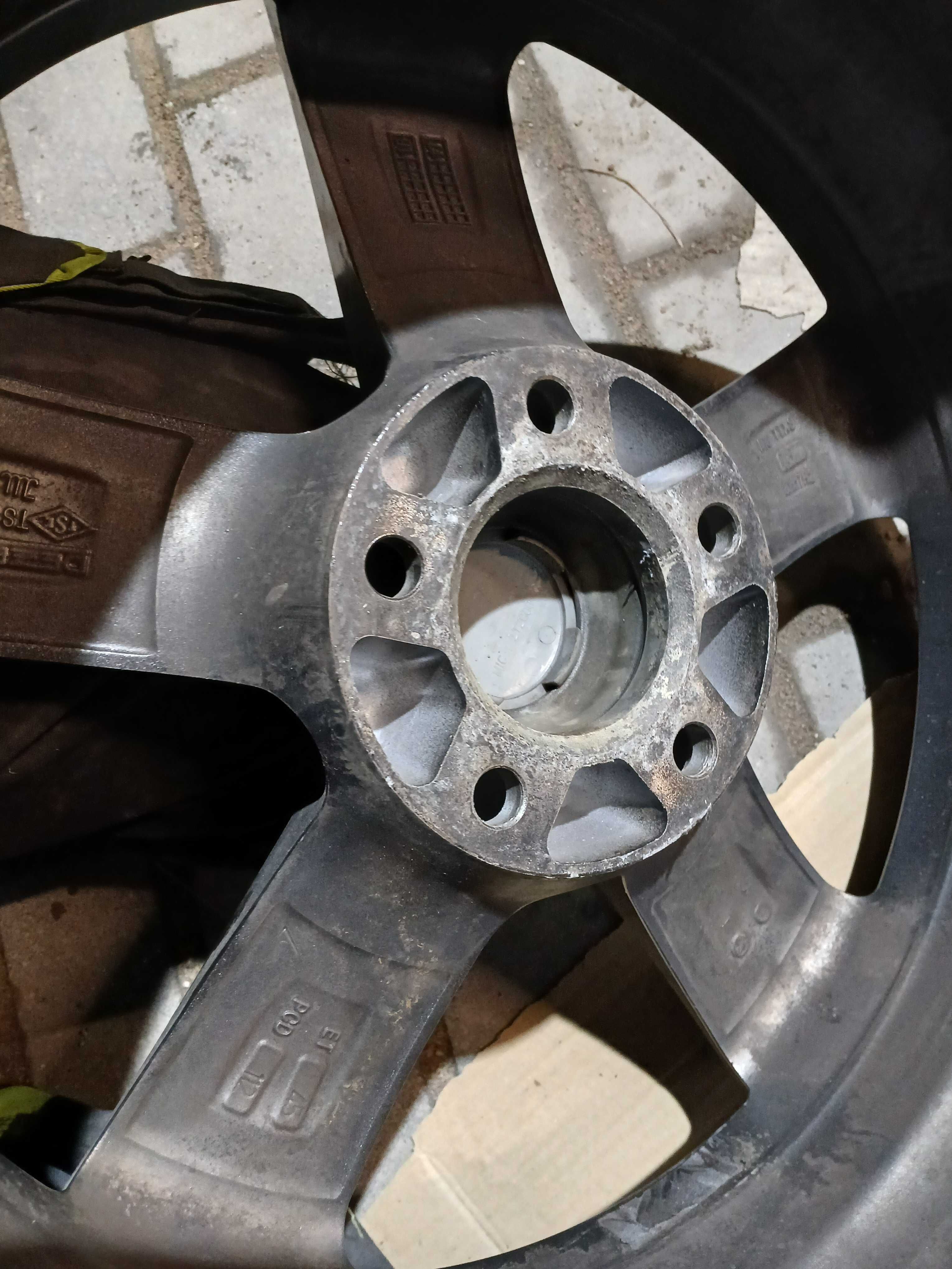 4X FELGI ALU R17 5x112 Audi A3 A4 A6 Q3 Q5 Vw Passat Touran Golf Skoda