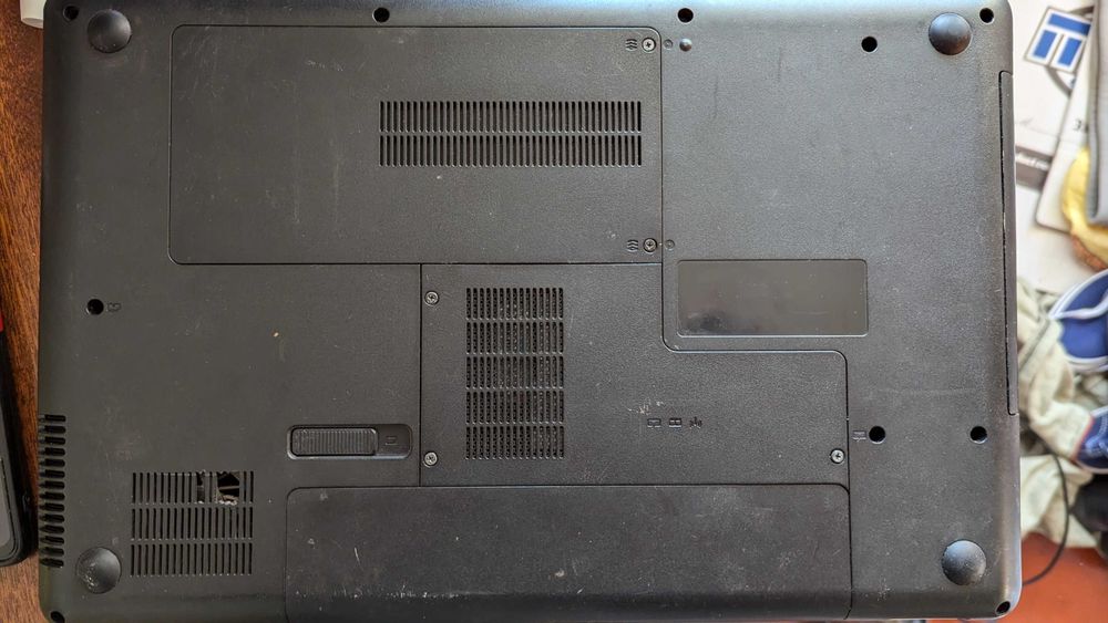 Ноутбук під запчастини, або на відновлення