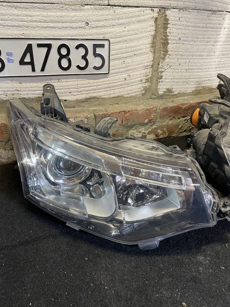 Передня фара ліва / права MITSUBISHI OUTLANDER 3, ксенон, 8301c2-04,