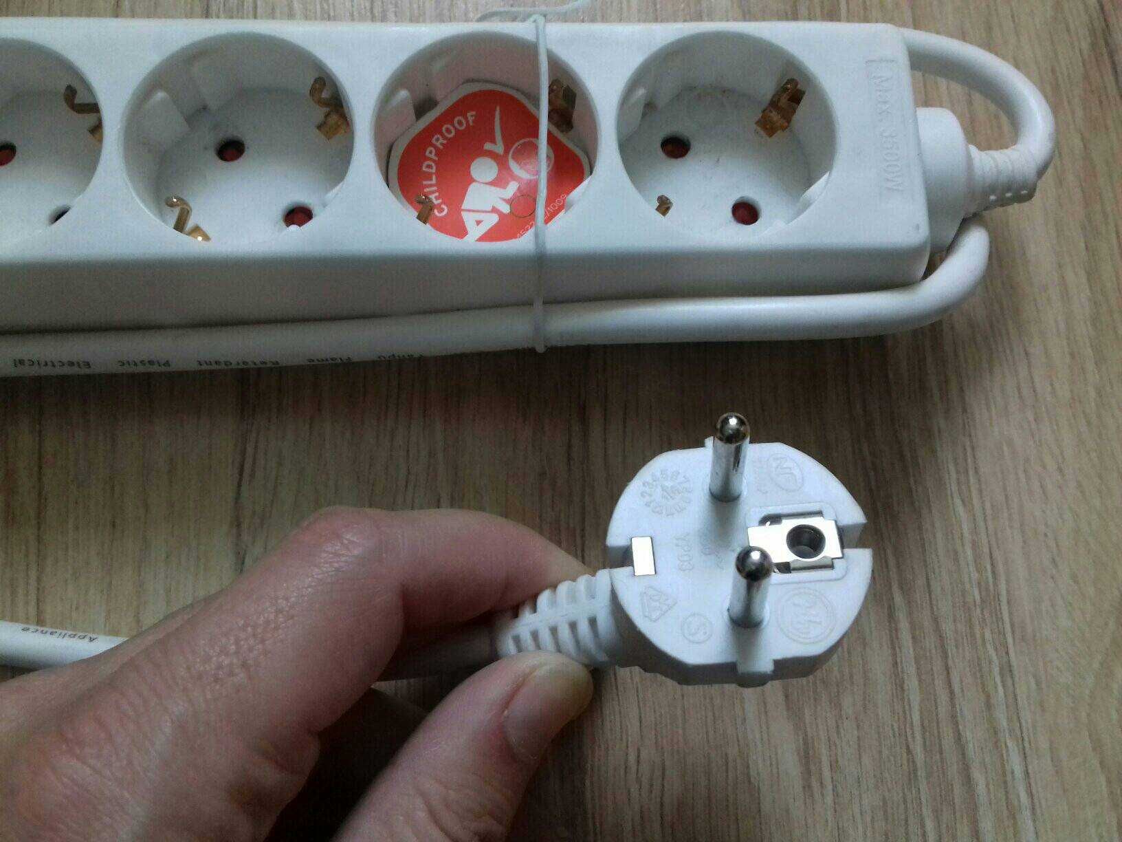 Przedłużacz elektryczny 230V 6 gniazd, 16A, 1,4m,
