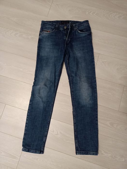 Продаю джинсы синие размер 29