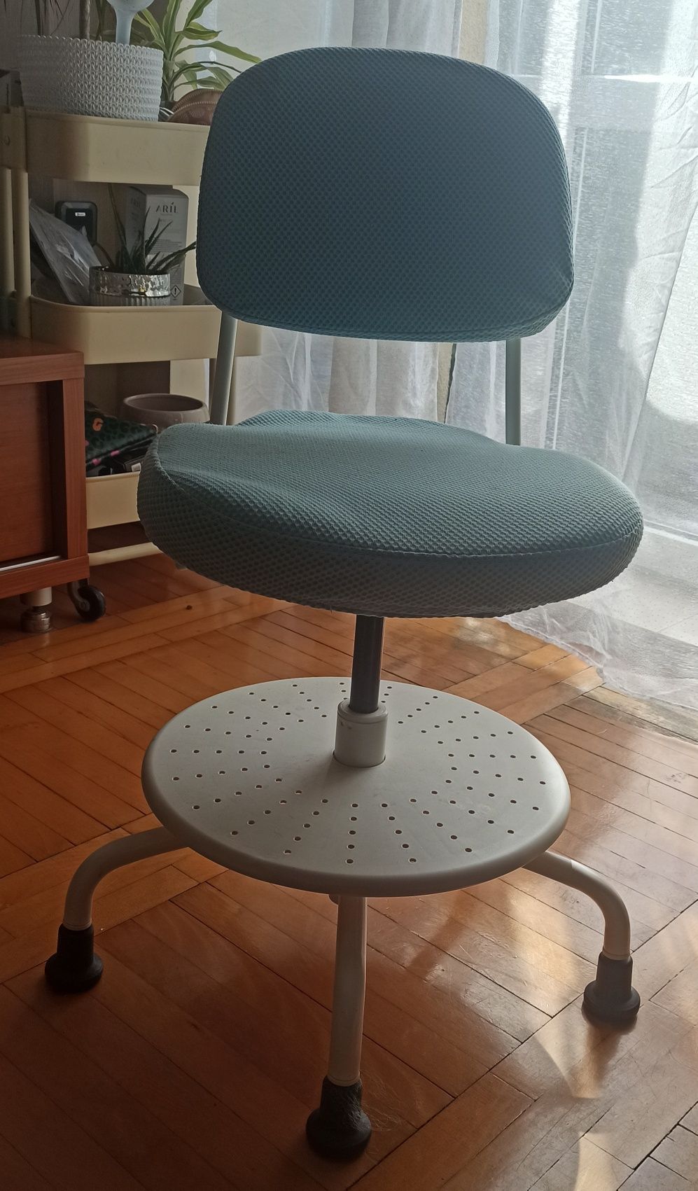 Ergonomiczne krzesło biurowe dla dziecka IKEA