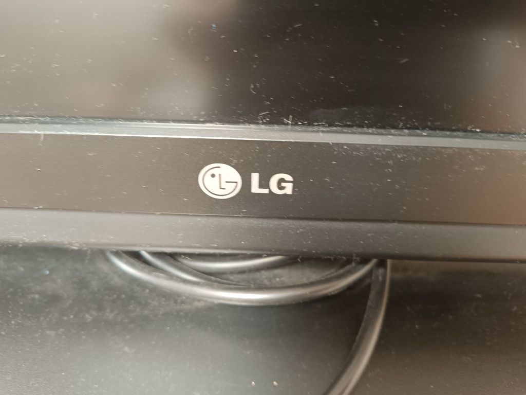 Телевизор LG, плоский экран