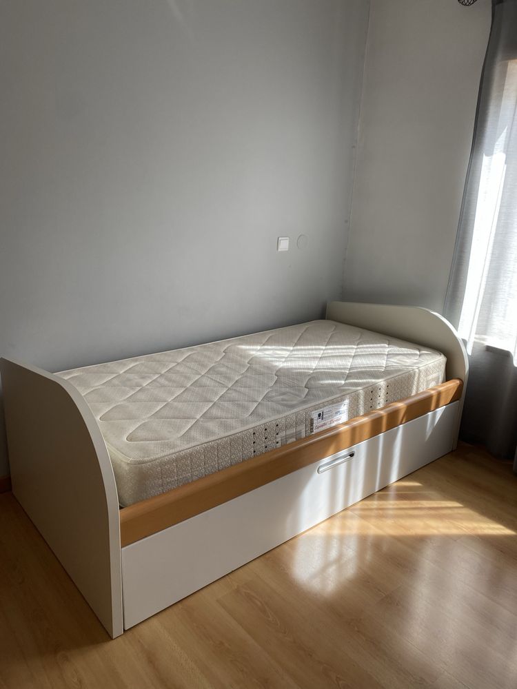 Cama ajustavel para 2 pessoas com dois colchões incluidos