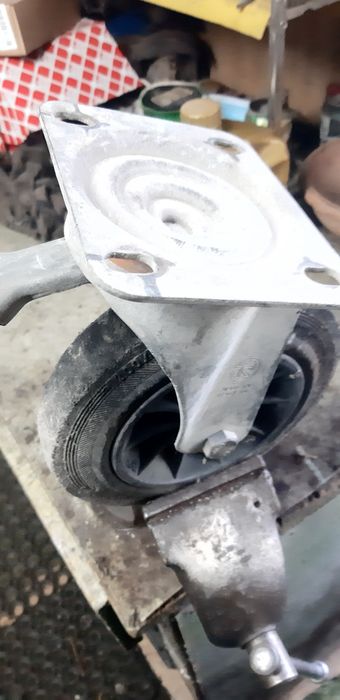 Rodas de borracha maciça  giratória  e fixa