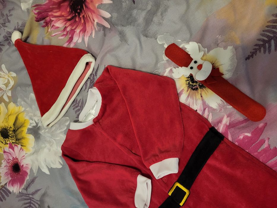 Strój Św. Mikołaja rampers z czapką r. 80