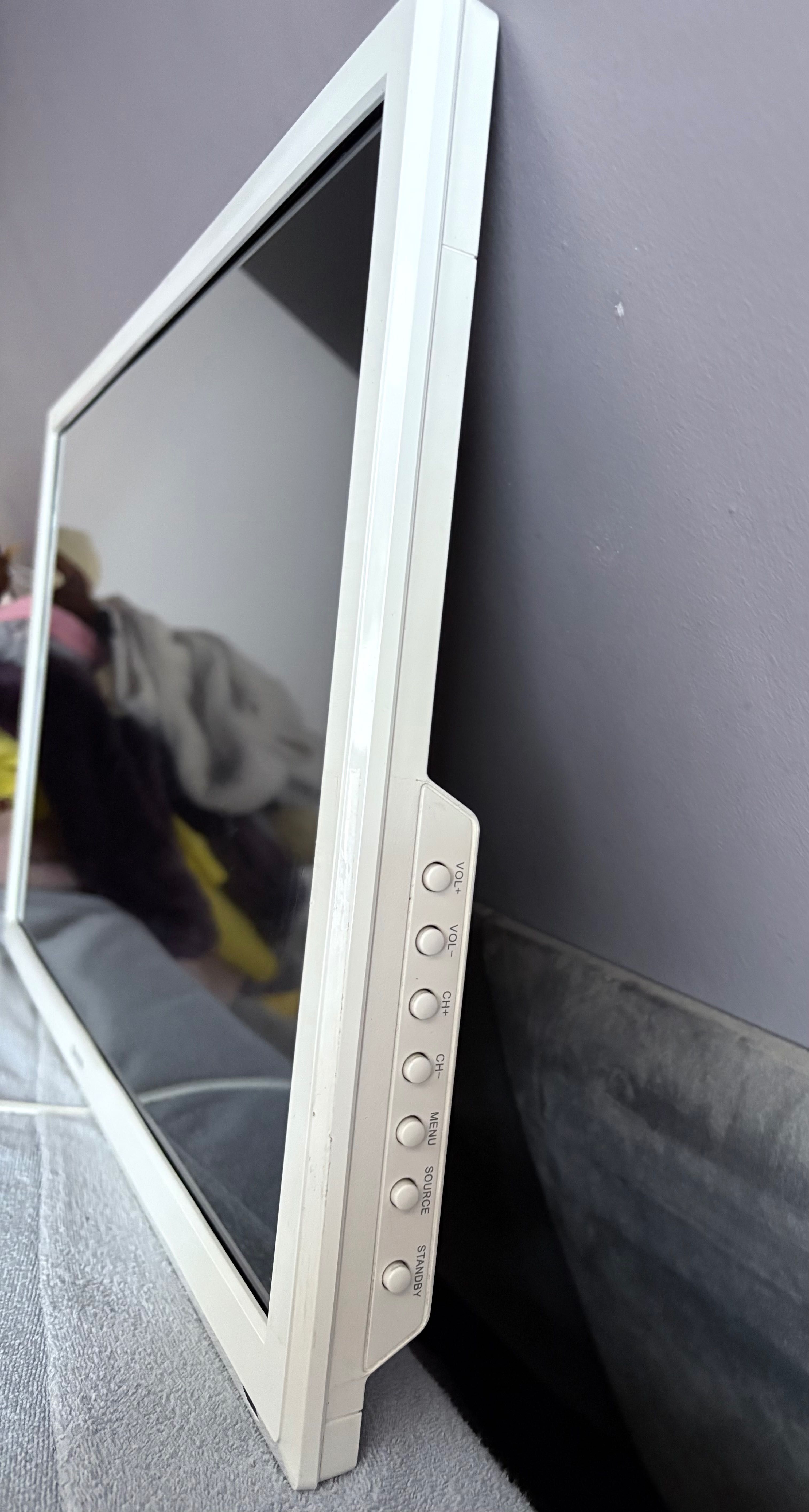 Telewizor Sharp 24” biały