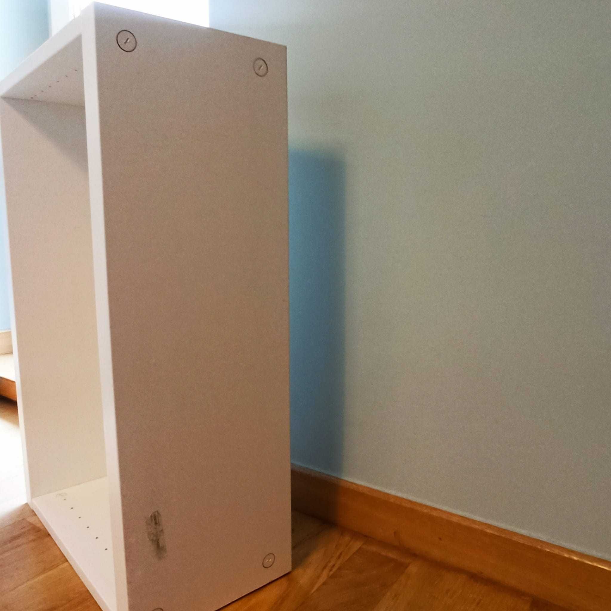 Ikea Besta zestaw białych szafek wiszących