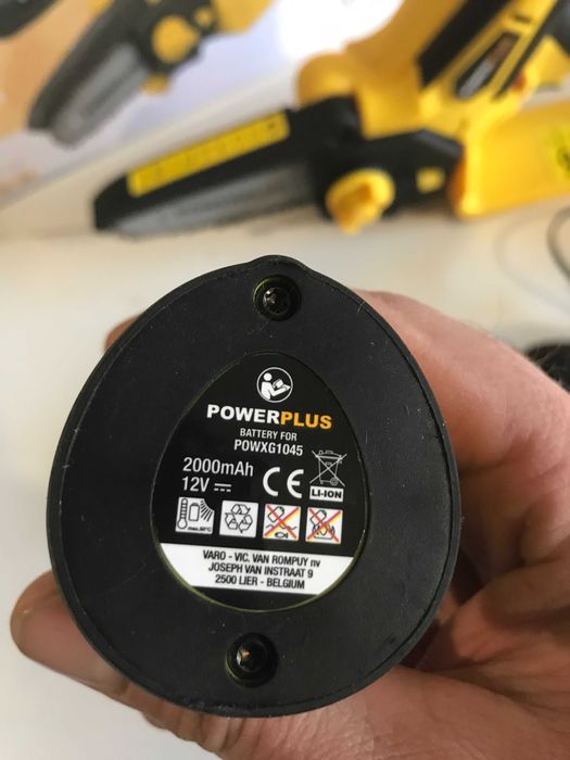 Пила акумуляторна одноручна Powerplus POWXG1045 12V + 2 батареї 2Ah