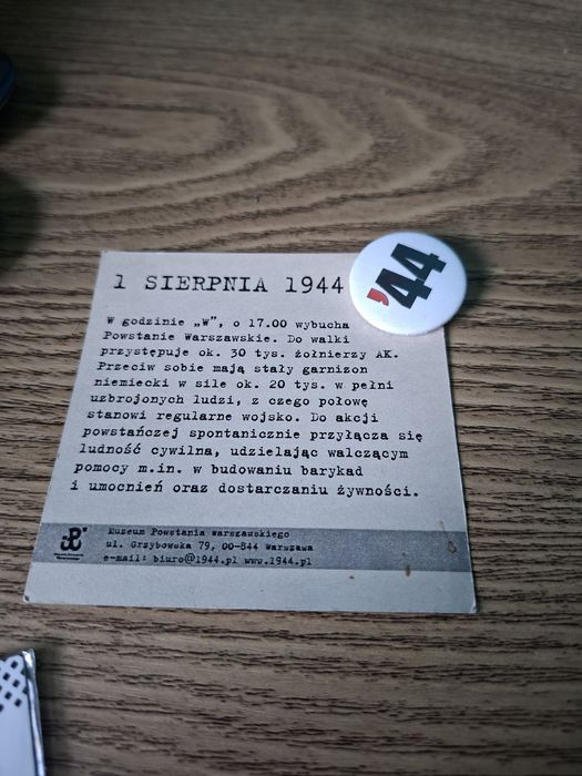 Okrągła przypinka '44 1 sierpnia 1944 Muzeum Powstania Warszawskiego