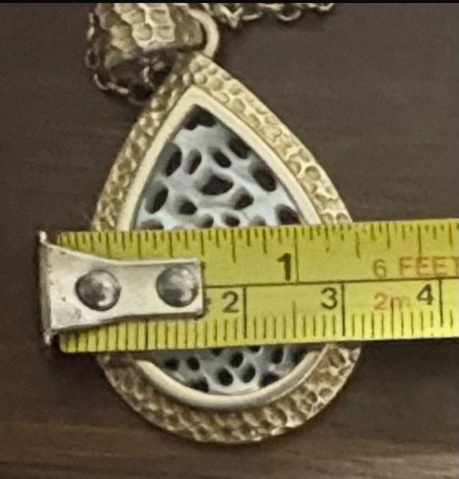 Medalha em prata dourada e madrepérola