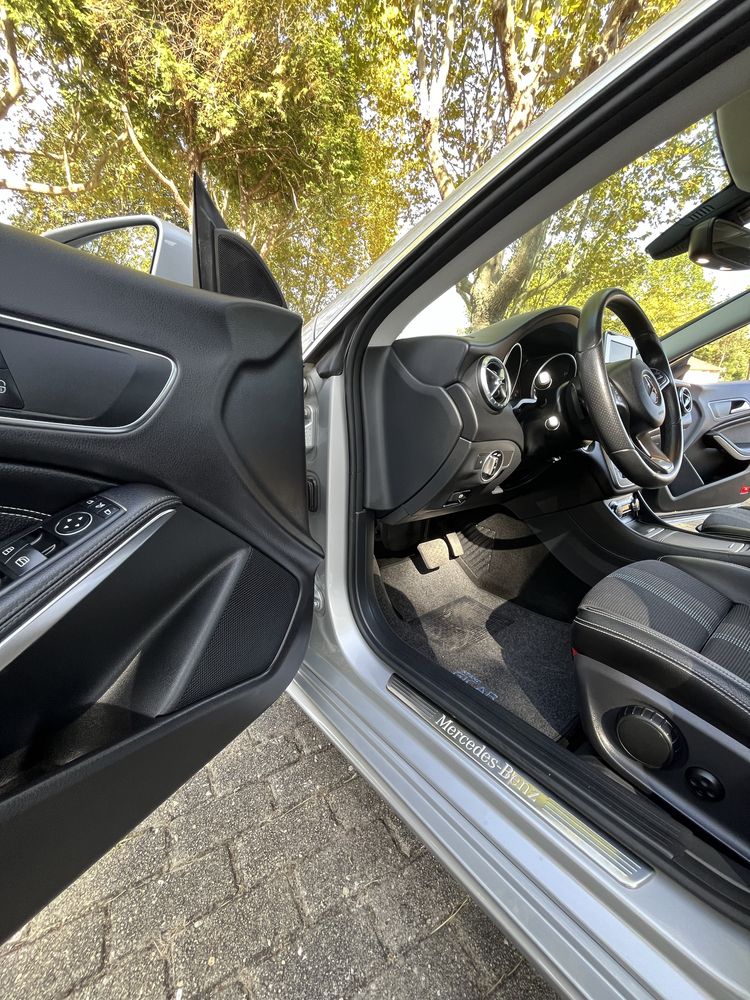 Mercedes-Benz CLA 180 D Urban Caixa auto