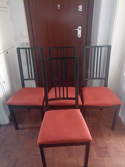 4 Cadeiras BÖRJE em preto e assento laranja