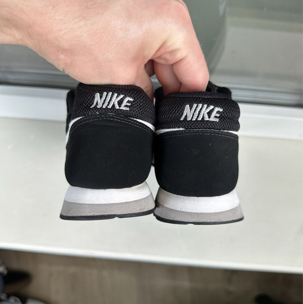 Оригінальні кросівки Nike MD Runner air max 38,5 розмір 24,5 см