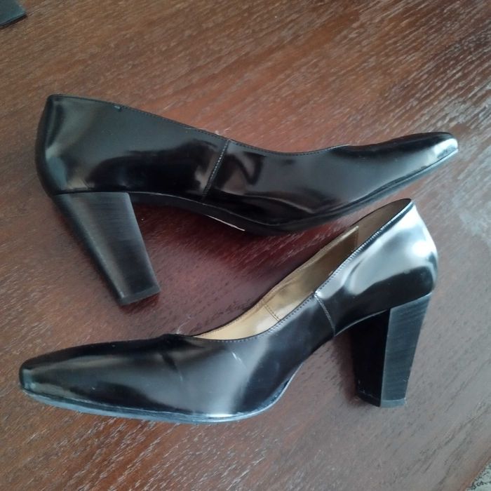 Sprzedam przepiękne, z naturalnej skóry czółenka