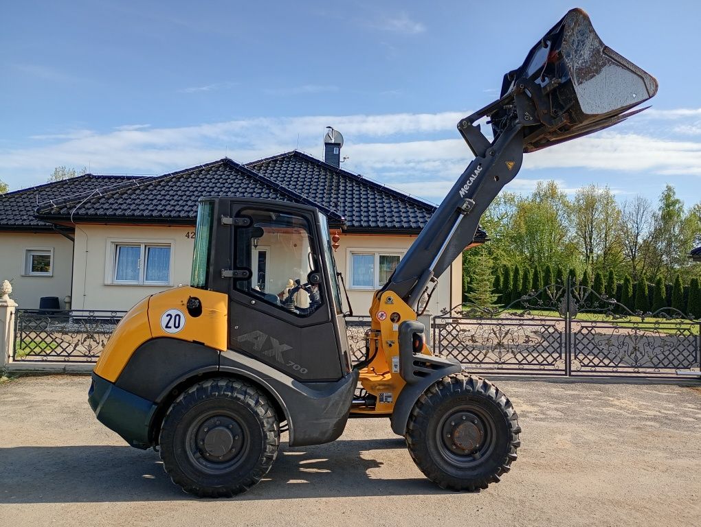 Ładowarka MECALAC AX 700