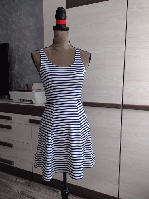Piękna letnia sukienka w paski,marynarski styl h&m, elastyczna rozm.XS