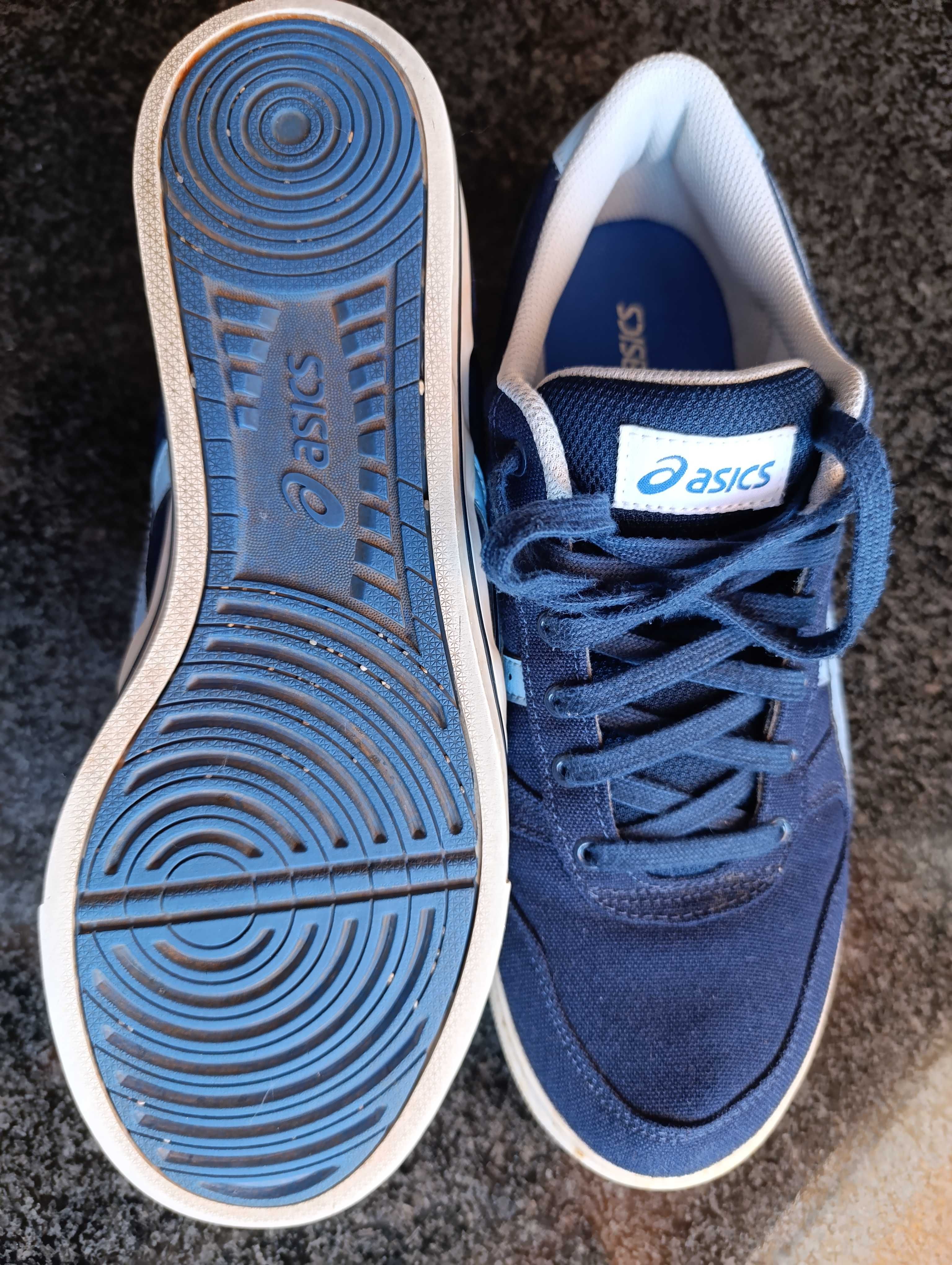 Sapatilhas ASICS. Tamanho 43.