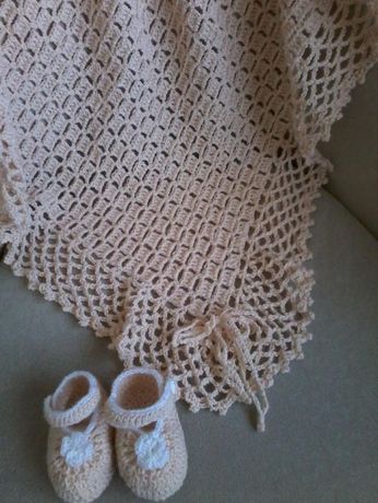Manta e sapatinhos de bebé em crochet