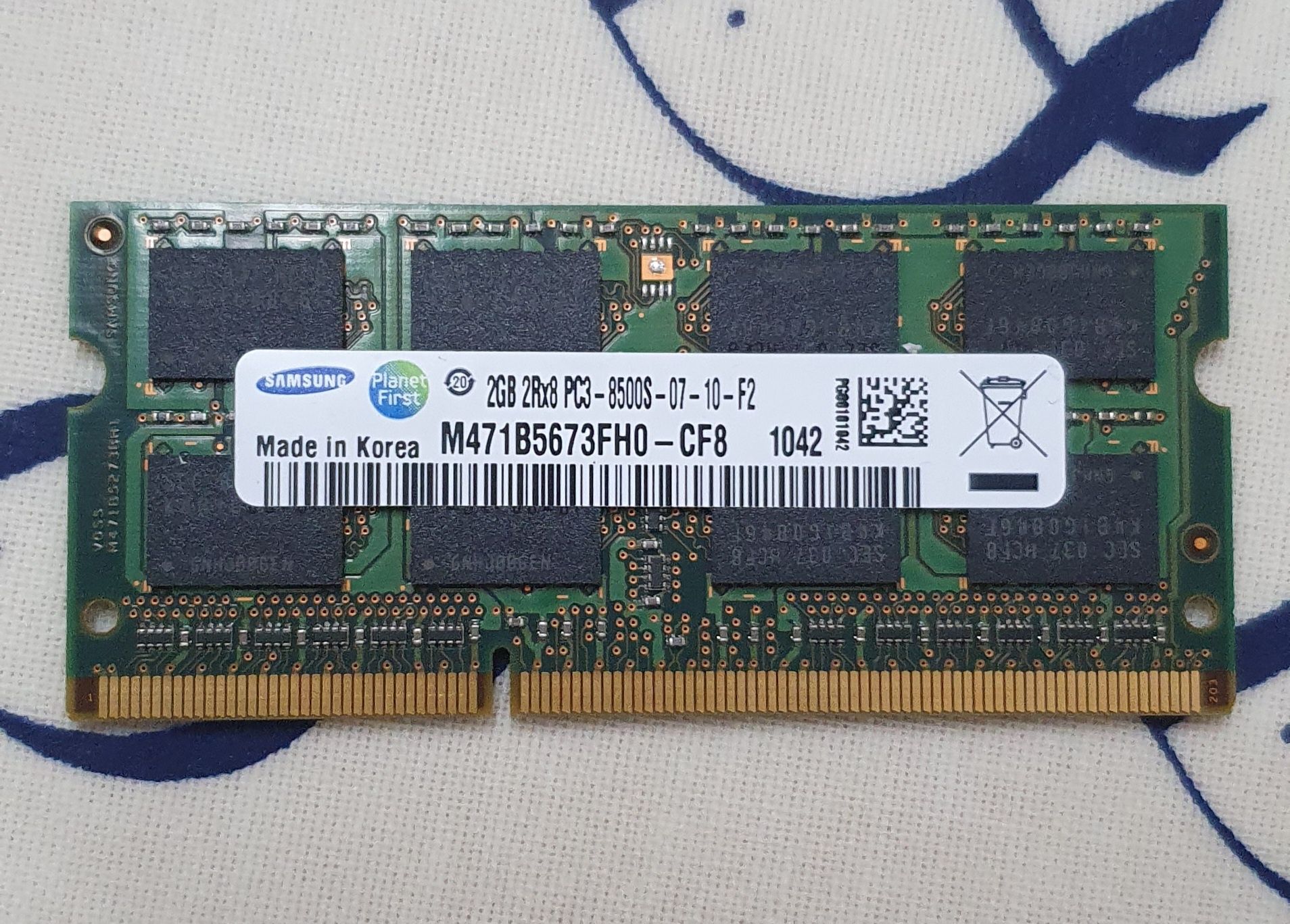 Vendo 2 memórias RAM SO-DIMM 2GB DDR3 1066MHz.