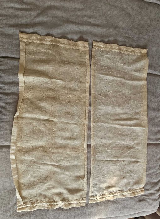 Duas cortinas 35x90 cm