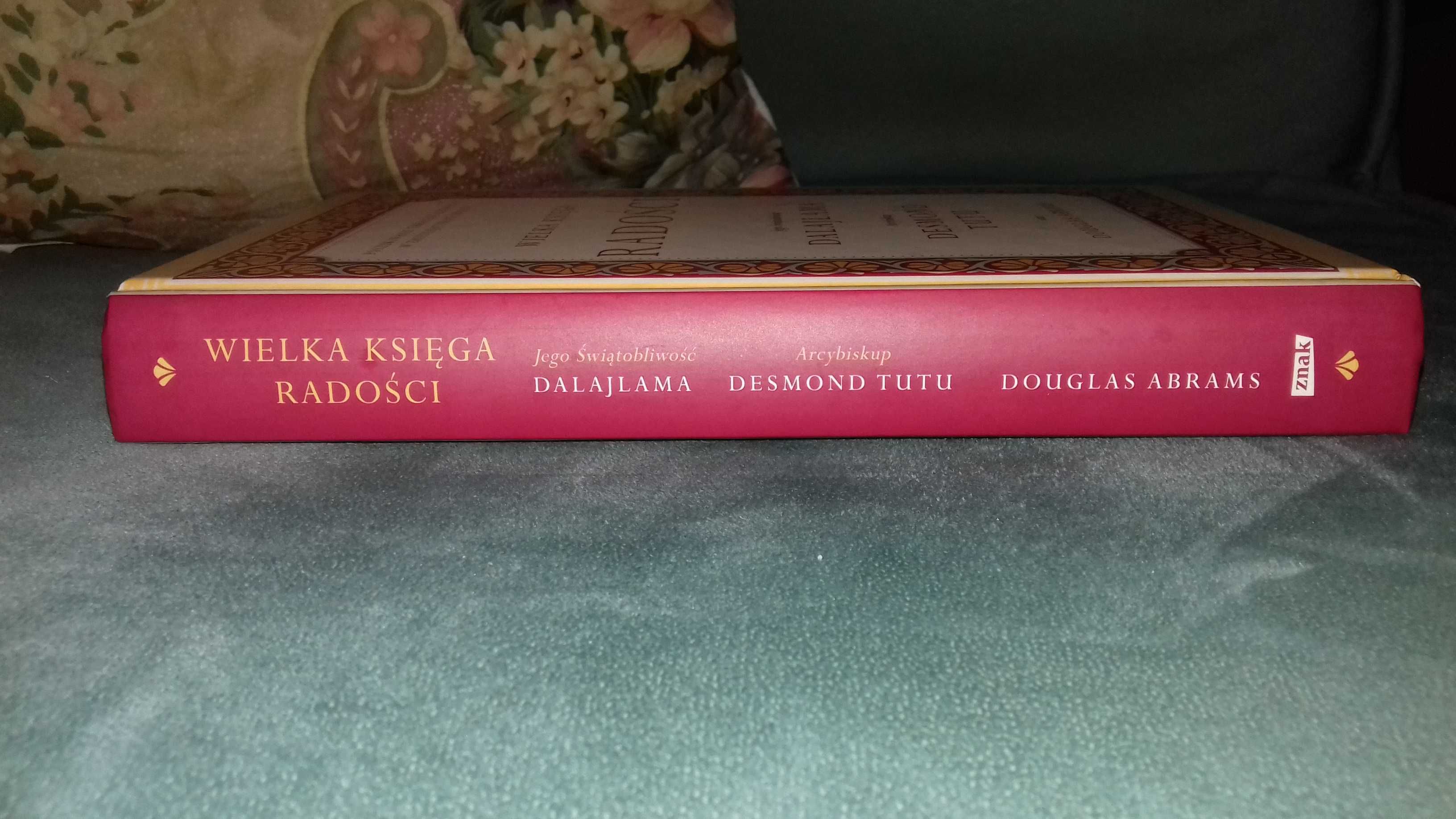 Wielka księga radości Dalajlama, Desmond Tutu