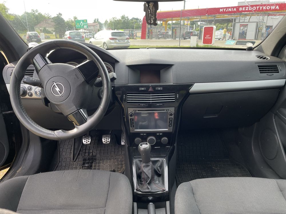 Opel Astra GTC 2.0 Turbo 200km
