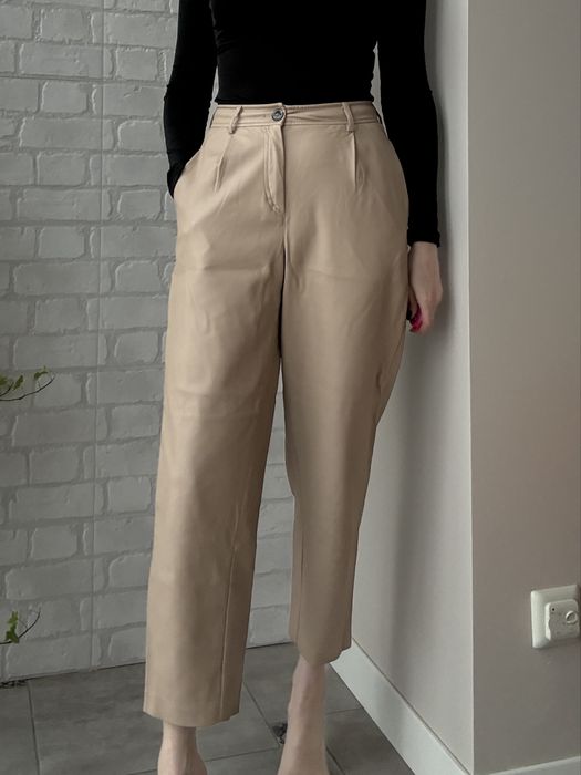 Mango шкіряні бежеві слоучі брюки штани