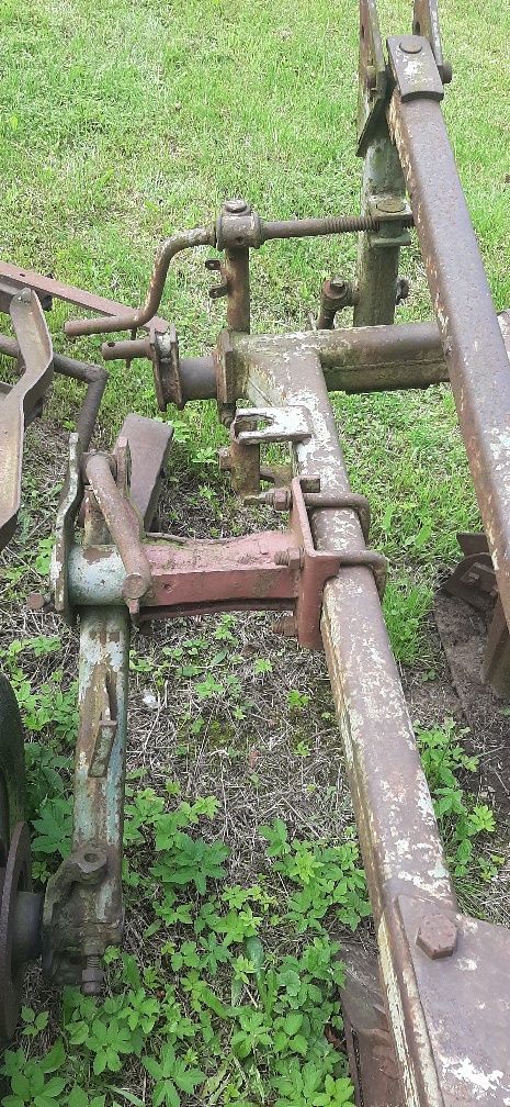 Pług  dwu skibowy i kultywator do ciągnika ursus c330