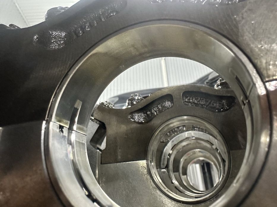 Двигун bmw n63b44 по детально