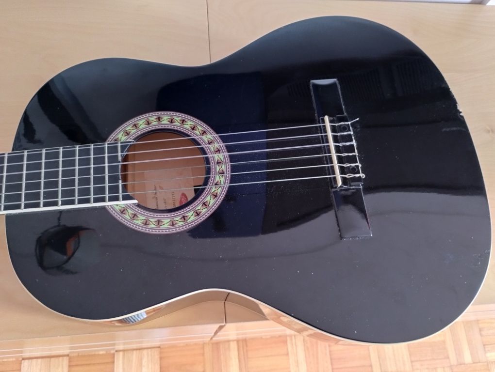 Guitarra clássica (2 pelo preço de 1)